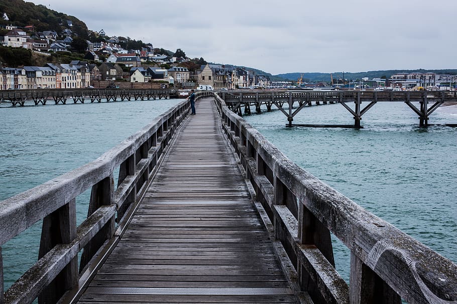 Ponton piéton a fecamp proche d'yport en normandie